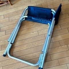 折りたたみ椅子の画像