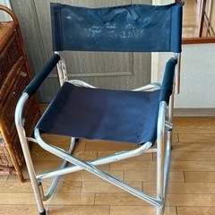 折りたたみ椅子の画像