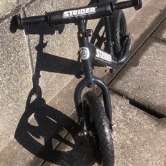 ストライダー黒の画像
