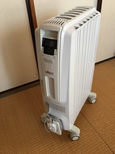 デロンギ　オイルヒーター　TDD0712W リモコン付き