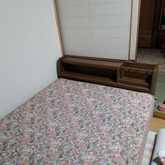 セミダブルベッド差し上げます。