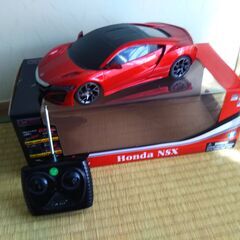 お子様に！　ラジコン2台　プラモデル3点セットの画像