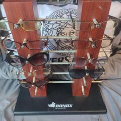 決まりました。サングラススタンド、サングラス付