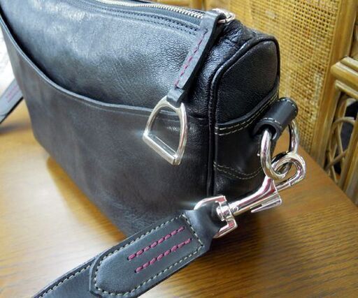 SOMES SADDLE ショルダーバッグ 本革 黒色系ワンショルダー ソメスサドル 札幌市北区屯田