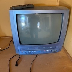 ブラウン管テレビ(VHS、DVD内蔵)