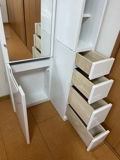 かわいいおしゃれな　ニトリのドレッサーです。