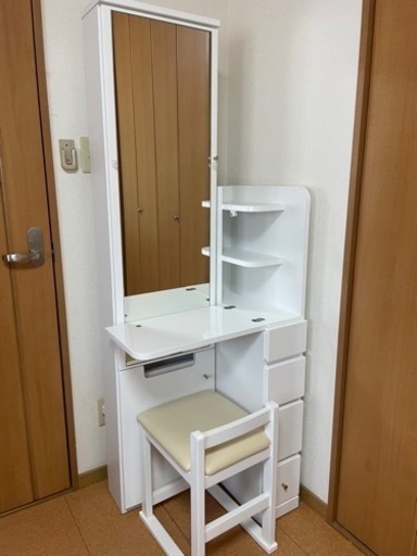 かわいいおしゃれな　ニトリのドレッサーです。