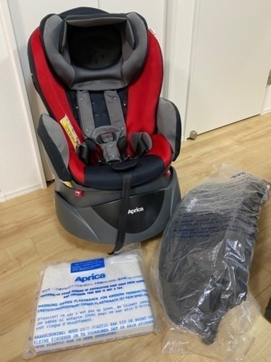 アップリカ チャイルドシート＋オマケの育児グッズ