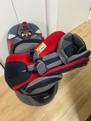 アップリカ チャイルドシート＋オマケの育児グッズ