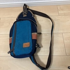 Moustashe ショルダーバッグの画像