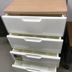 N2401-381 アイリスオーヤマ ウッドトップチェスト HG-554B 4段 スーパーホワイト/ナチュラルオーク 日焼け・キズありの画像
