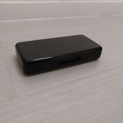 最大 8 枚の SD/MicroSD メモリ カードを収納できる便利な黒い折りたたみ式ボックスの画像