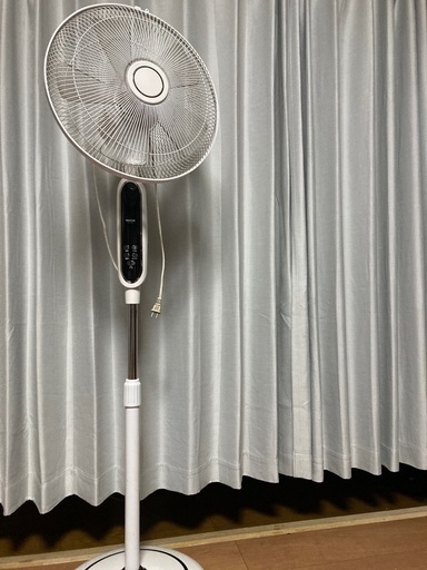 扇風機 高さが伸ばすと約150cm程です