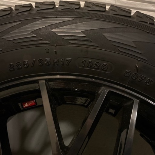 レオニス　スタッドレス　タイヤ　ホイール　ハリアー使用
