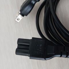 2 メートルの黒色電源コード 7A 125V 3 ピン ソケットの画像
