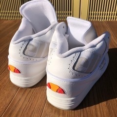【🌈完売御礼】ELLESSE（エレッセ）タグ付　未使用　ハイカットスニーカー　EFH9320の画像