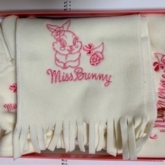 とんすけ  帽子手袋マフラー冬の三点セットの画像
