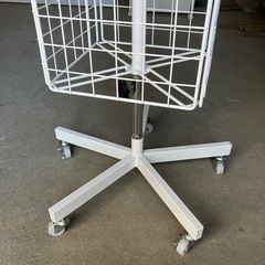 ☆4面回転ネット什器スリム　キャスター付きの画像