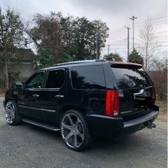 値下げしました！　キャデラックエスカレード　1ナンバー  ローダウン　社外オーディオ　サンルーフ　ナビ　バックカメラ　ETC  27インチアルミホイール　革シート　パワーシート　シートヒーター　パワーバックドア　の画像