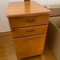 【値下げしました】ワゴン　サイドチェスト