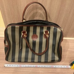 ボストンバッグ　鍵付きの画像