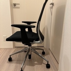 オフィスチェア　meda chair 黒色　メッシュ　肘掛けつきの画像