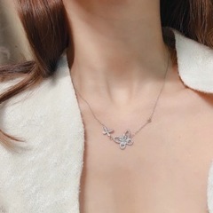 バレンタインセール　バタフライネックレス　キャバ嬢や港区女子に人気の画像