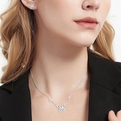 バレンタインセール　バタフライネックレス　キャバ嬢や港区女子に人気の画像