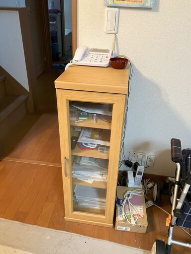 電話機と小物入れ