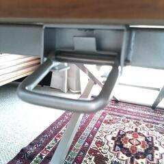 昇降式テーブルの画像