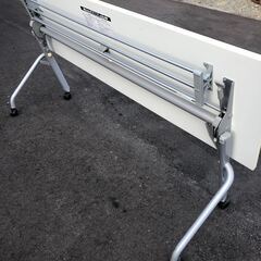 リサイクルデポ鹿児島店　LION製スタッキングテーブル幕板なし　跳ね上げ式テーブル　10台まとめ売りの画像