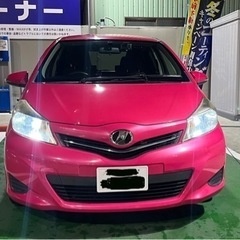 トヨタ　ヴィッツ　新古車　極上希少ピンクの画像