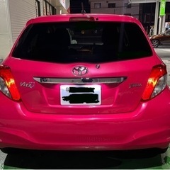トヨタ　ヴィッツ　新古車　極上希少ピンクの画像
