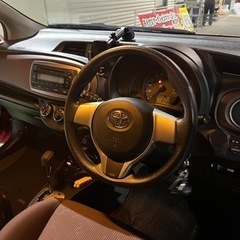 トヨタ　ヴィッツ　新古車　極上希少ピンクの画像