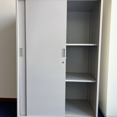【美品】３段引き戸型　オフィス用キャビネの画像