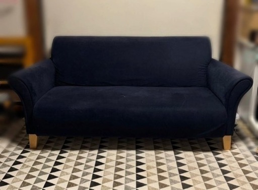 (受付中)  カッコいい青いベルベット調のイタリアンソファーにオットマンやキングサイズにもなるソファベッド付き