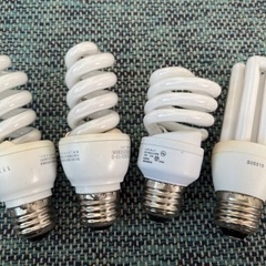 エコ電球7個＋おまけ電球1個セット　USEDの画像
