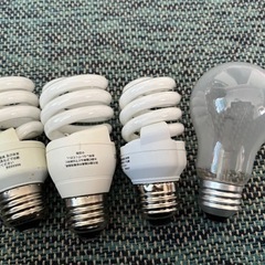 エコ電球7個＋おまけ電球1個セット　USEDの画像