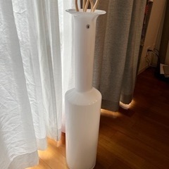 花瓶と枝の画像