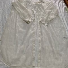 GU　透け感シャツの画像