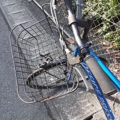 リサイクルショップどりーむ鹿大前店　No1220　自転車　青　ギア付き　LEDライト付き　カッコいいの画像
