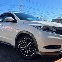 4WD ハイブリット　ヴェゼル！！！　💥💥このデカデカホイールもかなり似合ってますよ💥💥の画像