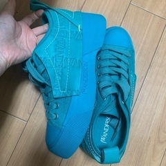 JW Anderson blueレザー キャンパスの画像