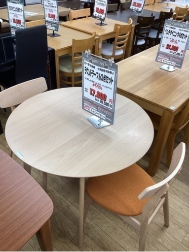 KA-42【新入荷　リサイクル品】ラウンドテーブル3点セット　ナチュラル