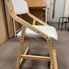学習椅子　調節可能の画像