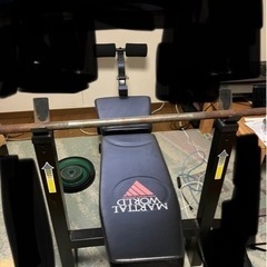 ベンチプレス　トレーニング機器の画像