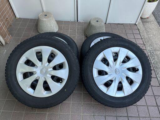 トヨタ純正スチール ホイール（キャップ付き）+スタッドレス アクア スペイド ヴィッツ などに