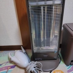 座椅子、靴棚など、小型掃除機、電気ストーブの画像