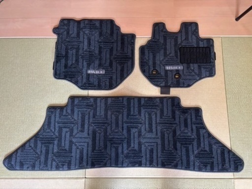 取引中　新車外し品！ハイエース純正フロアマット