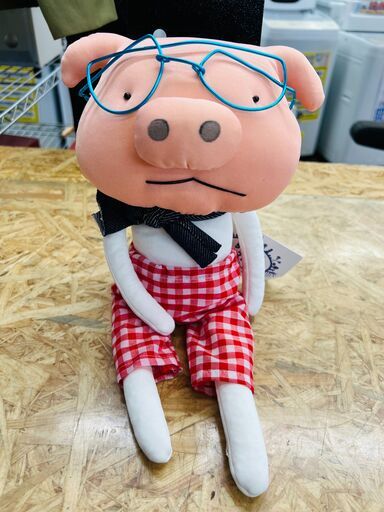 Bobby Dazzler｜ボビーダズラー ブタ（メガネ・チェックパンツ）